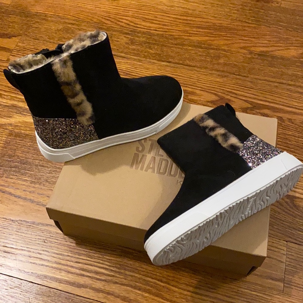 Girls Steve Madden Fur lined black boots 3m